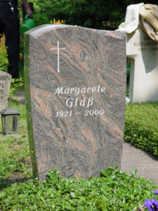 Grabstein mit Struktur und Kreuz als Ornament