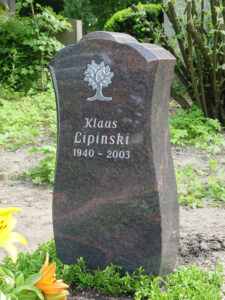 Polierter wellenförmiger Grabstein mit Baum-Ornament