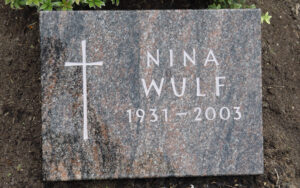 Grabsteinplatte mit Kreuz